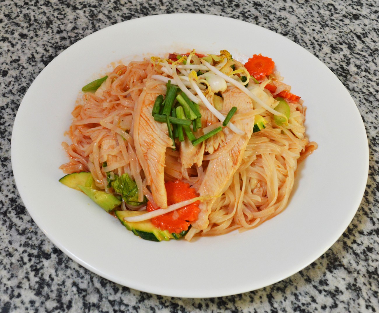 Nouilles sautées aux légumes et poulet - Manira Wokshop